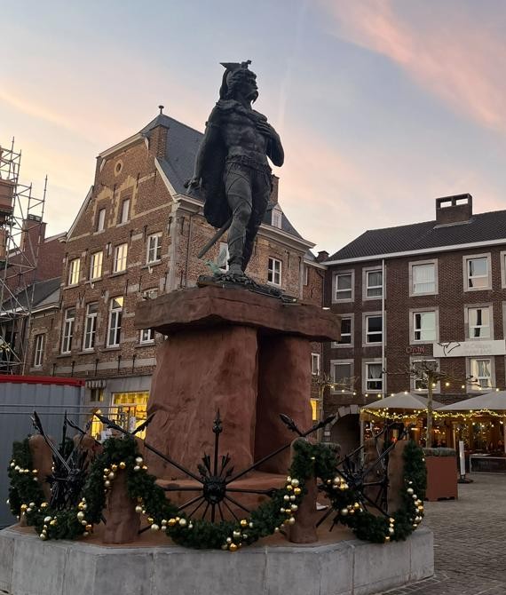 Het standbeeld van Ambiorix op de Grote Markt in Tongeren